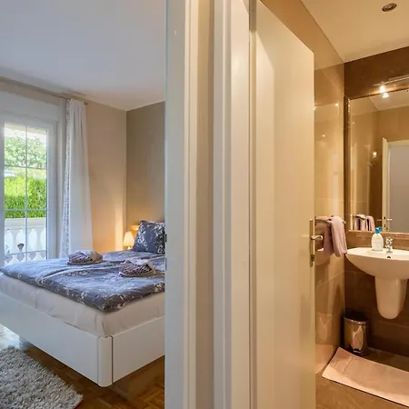 In Near The Sea And Beaches Poreč