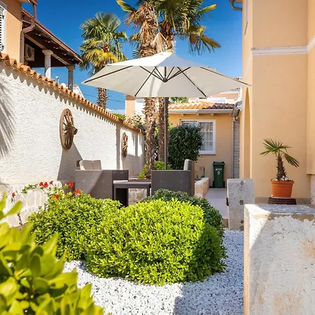 In Near The Sea And Beaches Apartman *