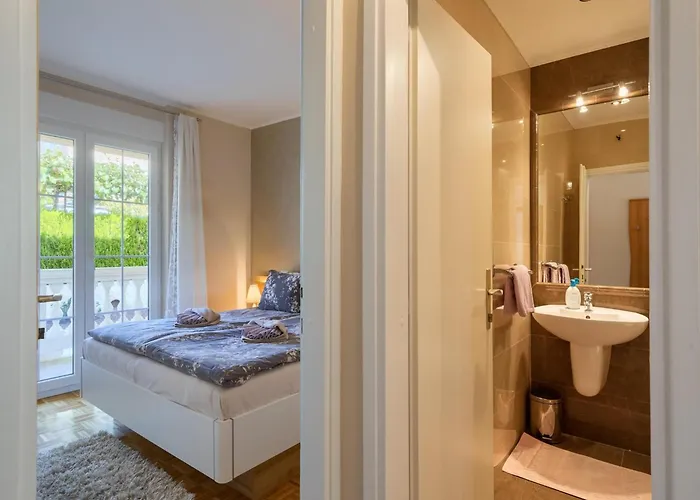 In Near The Sea And Beaches Poreč